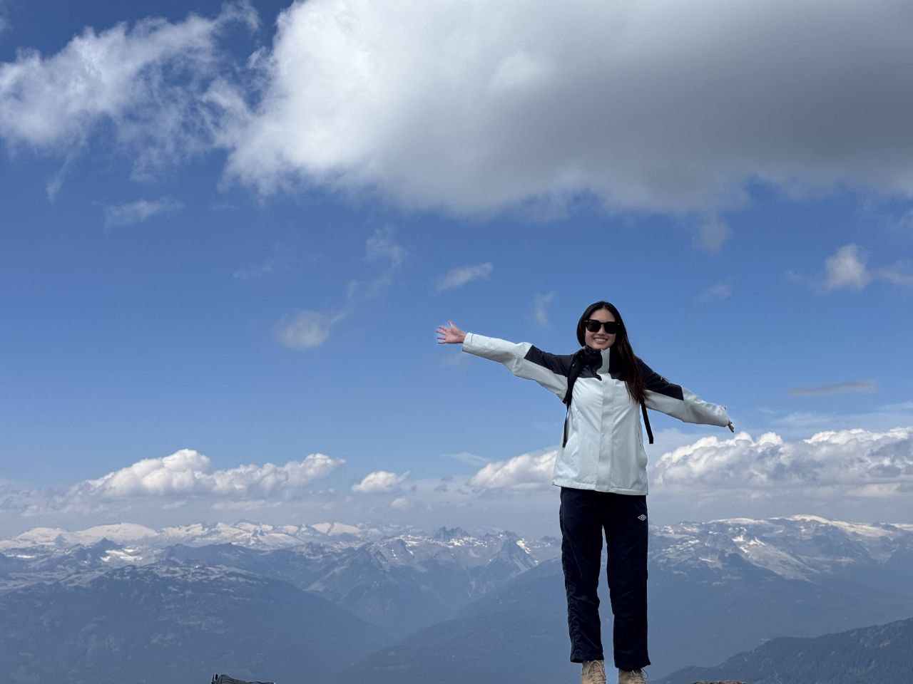 Jenny Zhang hiking